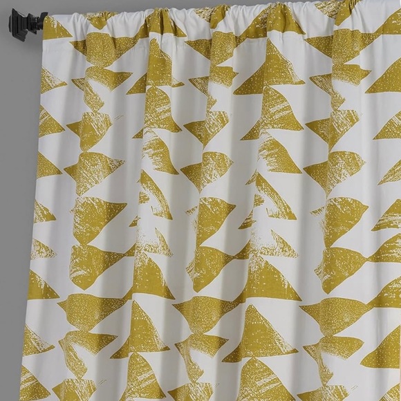 Stylish blackout curtains made with exceptional fabric! Curtains are 100% - Picture 2 of 7